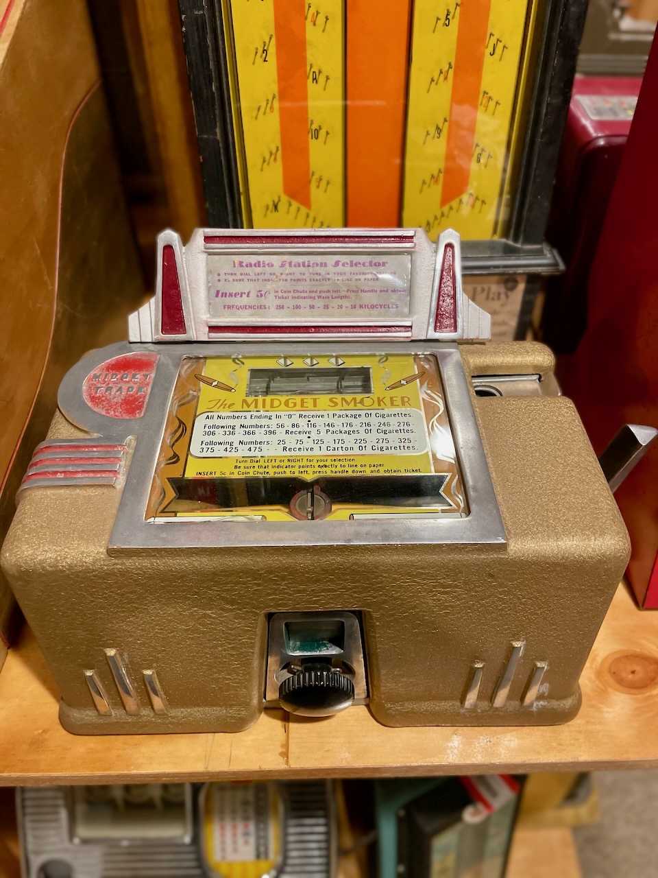 RADIO MIDGET SMOKER (MFG. UNKNOWN)