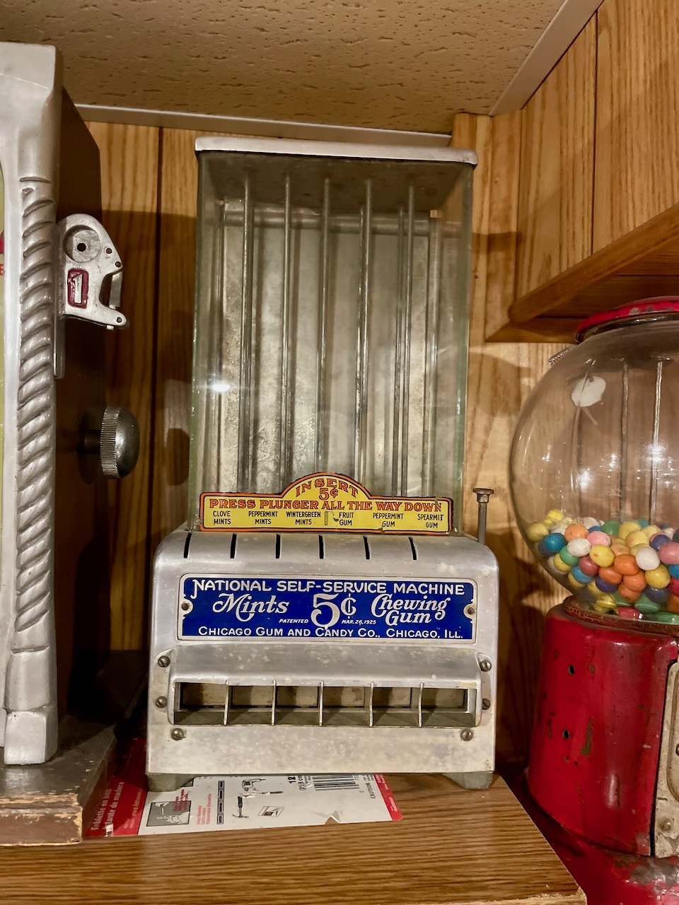 CHICAGO GUM AND CANDY CO. 5c NATIONAL SELF-SERVICE GUM VENDOR MACHINE