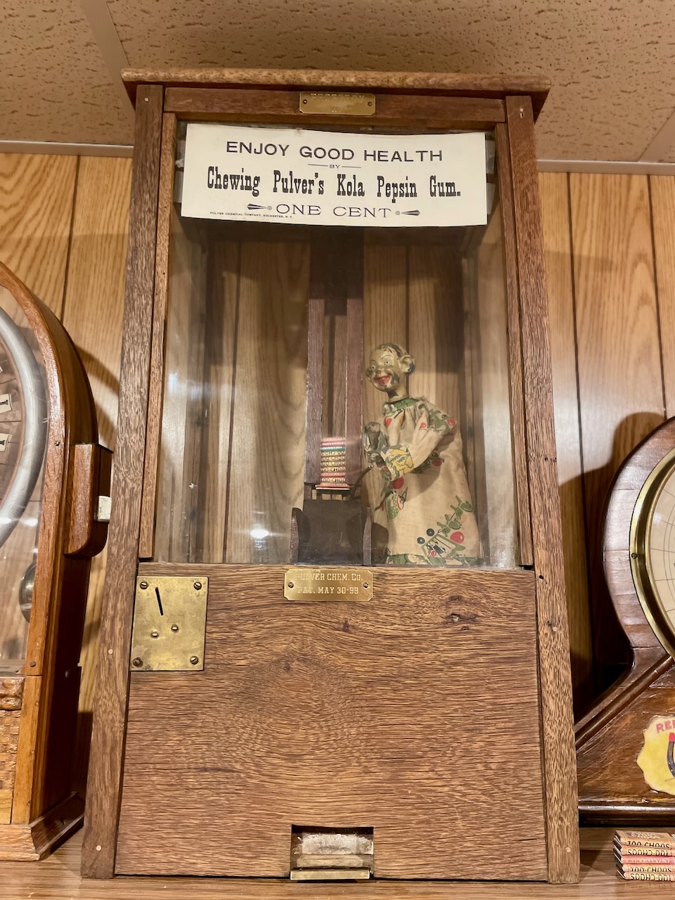 EARLY WOODEN PULVER 1c GUM VENDOR